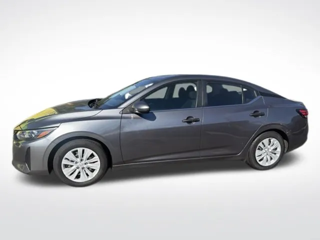 Nissan Sentra photo 2
