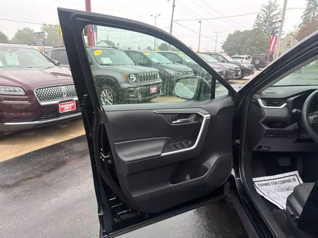 Toyota RAV4 photo 19