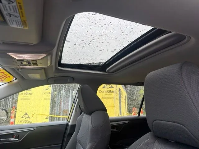 Toyota RAV4 photo 18