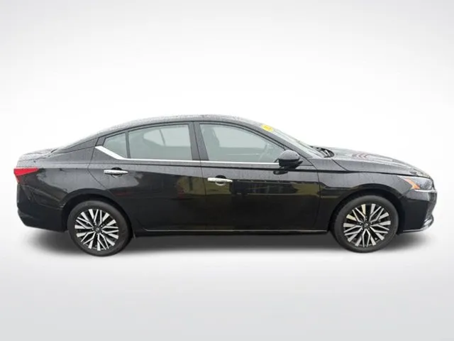 Nissan Altima photo 6