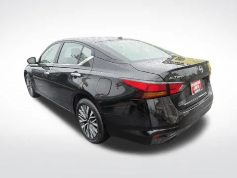 Another view of 2023 Nissan Altima 2.5 SV for sale in Milwaukee, WI at Diamond Jim's Motor Cars