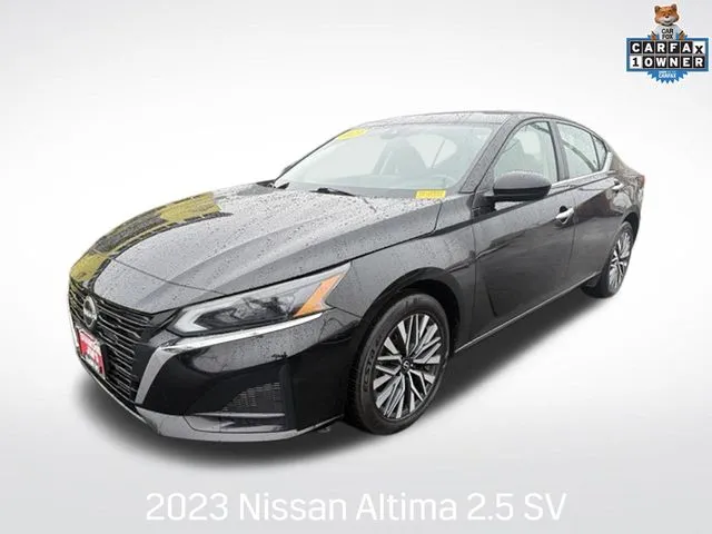 Black 2023 Nissan Altima 2.5 SV for sale in Milwaukee, WI