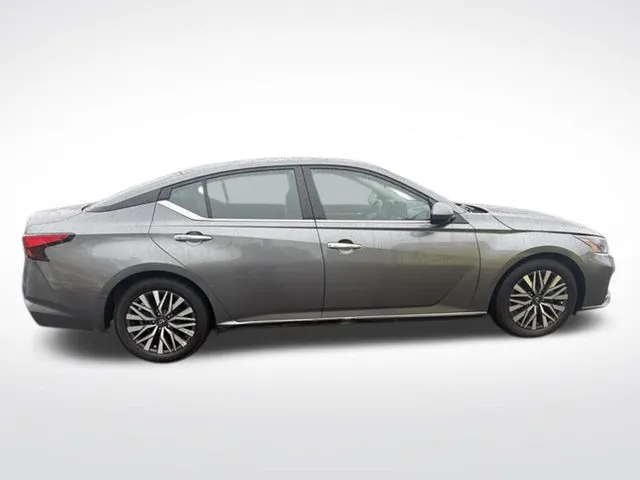 Nissan Altima photo 6