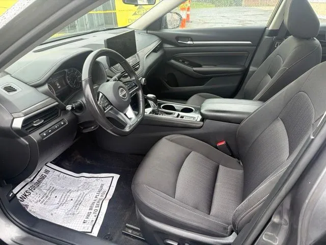 Nissan Altima photo 9