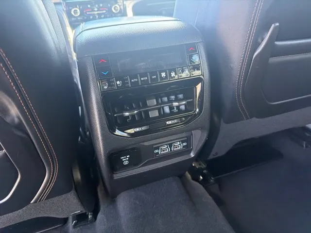 Jeep Grand Cherokee L photo 22