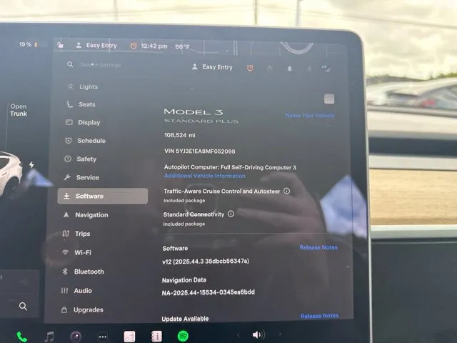 Tesla Model 3 photo 30