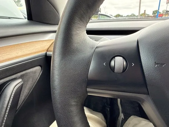 Tesla Model 3 photo 25