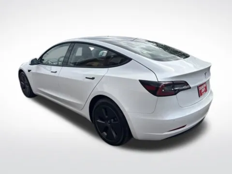 More photos of 2021 Tesla Model 3 Standard Range Plus at Diamond Jim's Motor Cars, WI