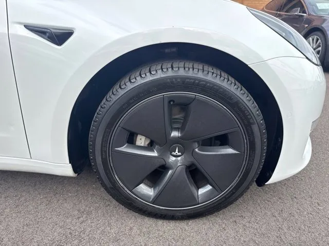 Tesla Model 3 photo 22