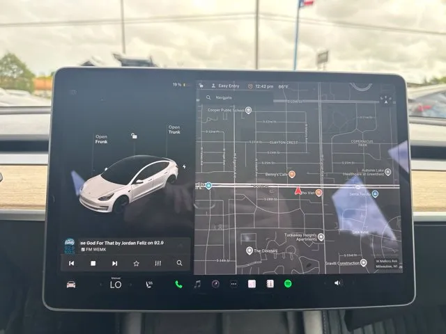 Tesla Model 3 photo 27