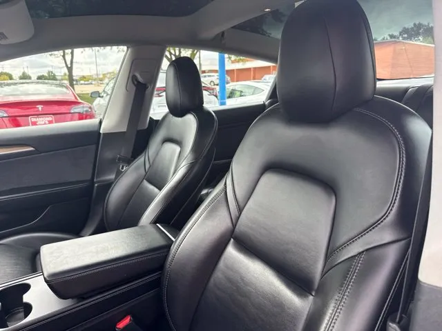 Tesla Model 3 photo 11