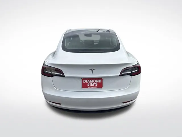Tesla Model 3 photo 4