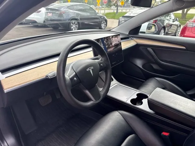 Tesla Model 3 photo 10