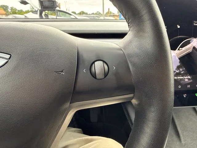 Tesla Model 3 photo 26