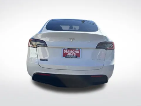 More photos of 2021 Tesla Model Y Long Range at Diamond Jim's Motor Cars, WI
