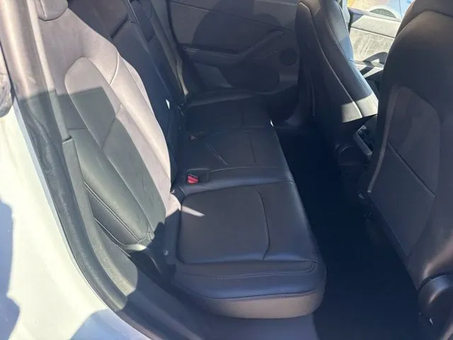 Tesla Model Y photo 19