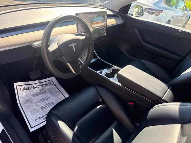 Tesla Model Y photo 11