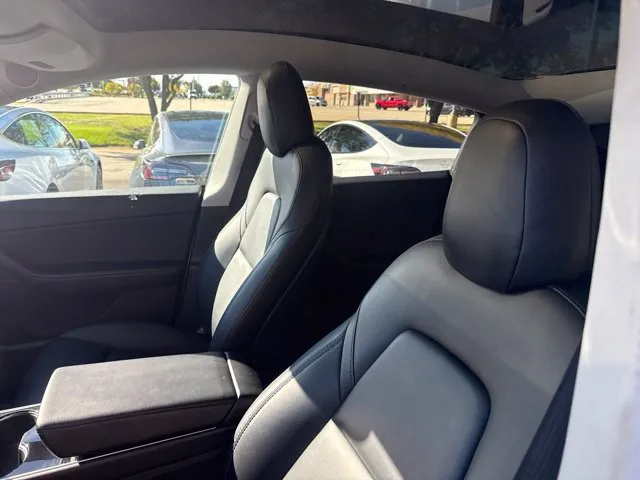 Tesla Model Y photo 10