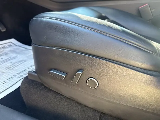 Tesla Model Y photo 12