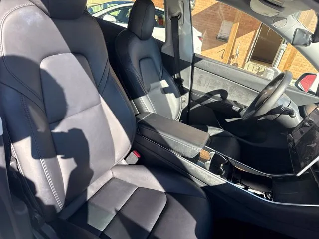 Tesla Model Y photo 21