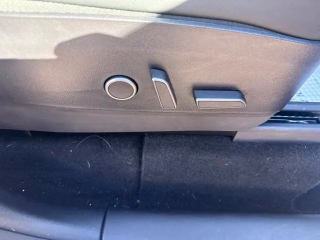 Tesla Model Y photo 22