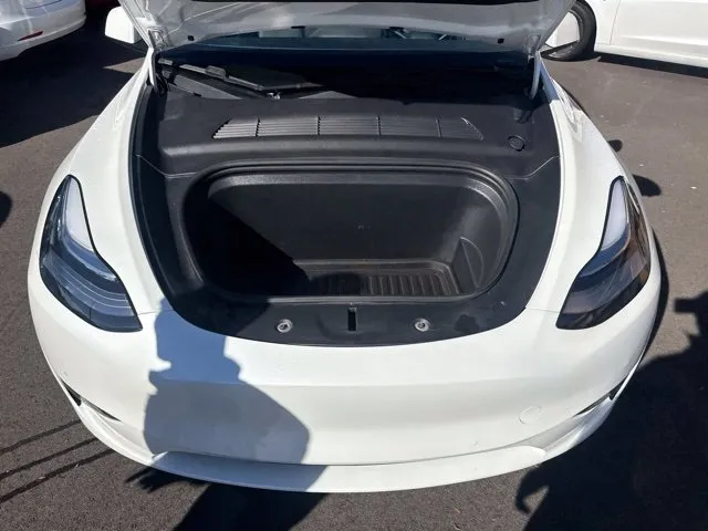 Tesla Model Y photo 24