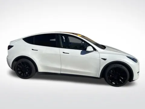 Photos of 2021 Tesla Model Y Long Range for sale in Milwaukee, WI at Diamond Jim's Motor Cars