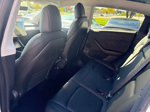 Tesla Model Y photo 14