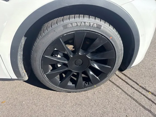 Tesla Model Y photo 23
