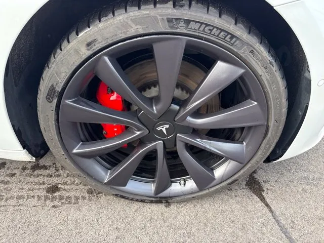 Tesla Model 3 photo 21