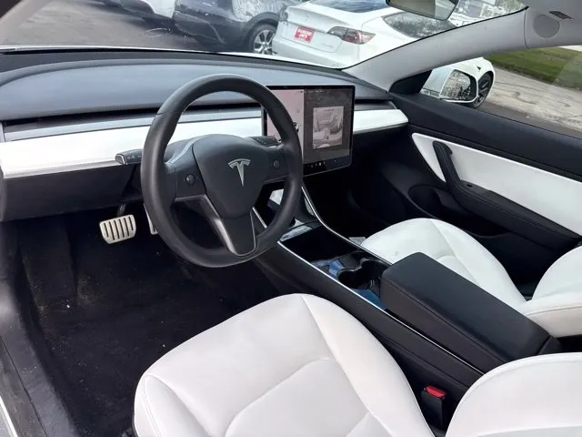 Tesla Model 3 photo 11