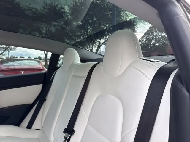 Tesla Model 3 photo 13