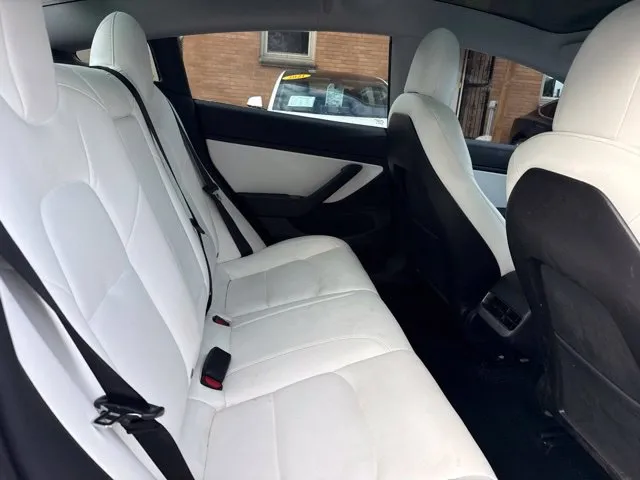 Tesla Model 3 photo 18
