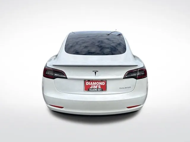 Tesla Model 3 photo 4