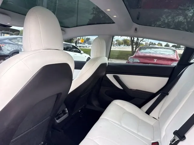 Tesla Model 3 photo 14