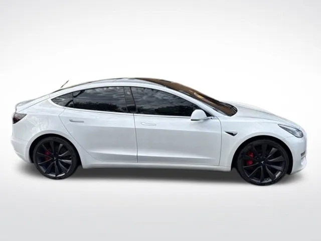 Tesla Model 3 photo 2