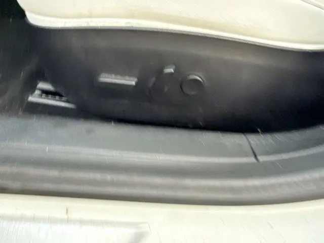 Tesla Model 3 photo 12