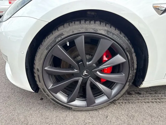 Tesla Model 3 photo 9