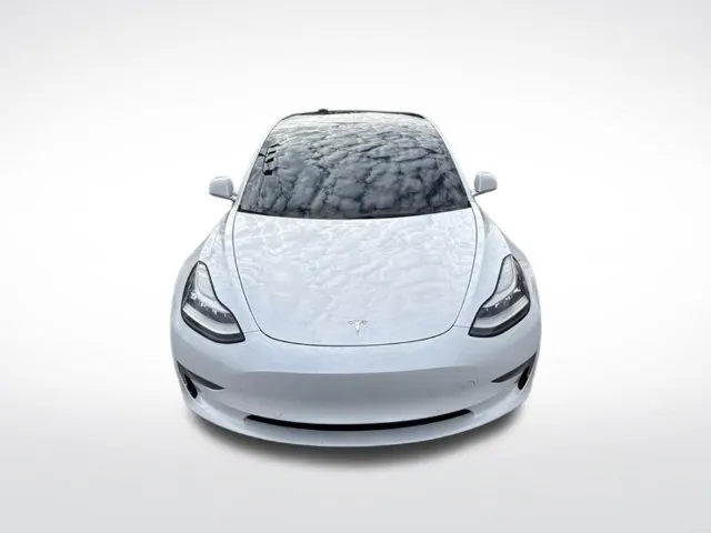 Tesla Model 3 photo 8