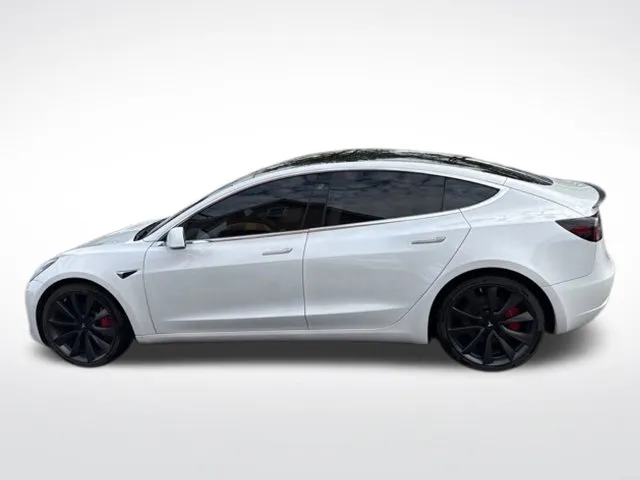 Tesla Model 3 photo 6