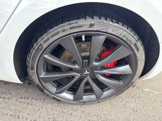 Tesla Model 3 photo 15