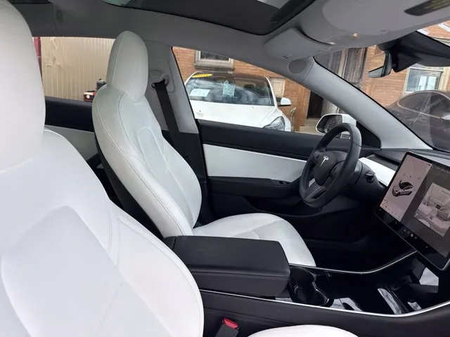 Tesla Model 3 photo 20