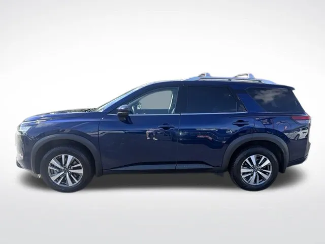 Nissan Pathfinder photo 2