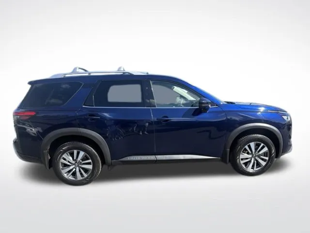 Nissan Pathfinder photo 6