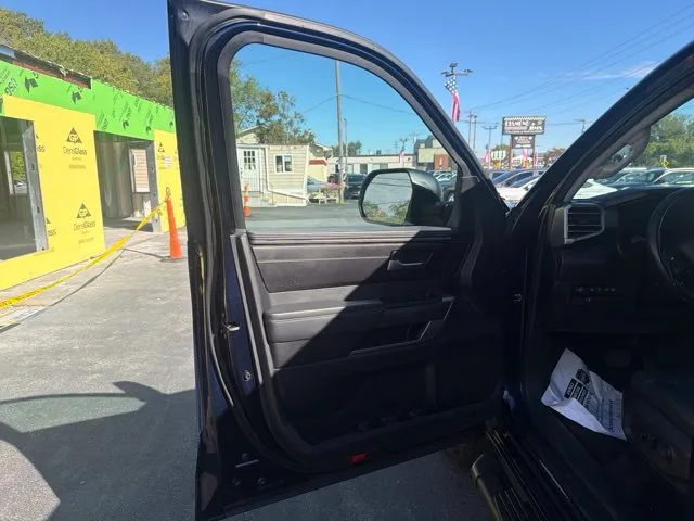 Toyota Tundra photo 18