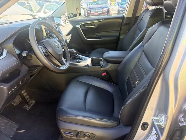 Toyota RAV4 photo 13