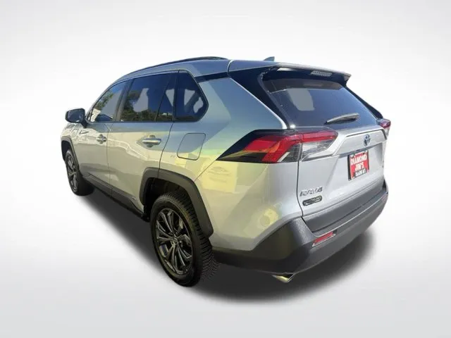 Toyota RAV4 photo 3