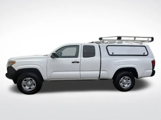 Toyota Tacoma photo 2