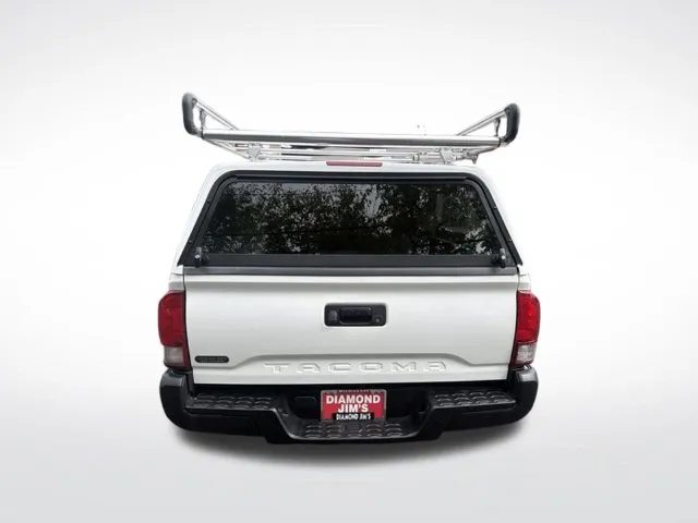 Toyota Tacoma photo 4