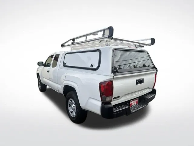 Toyota Tacoma photo 3